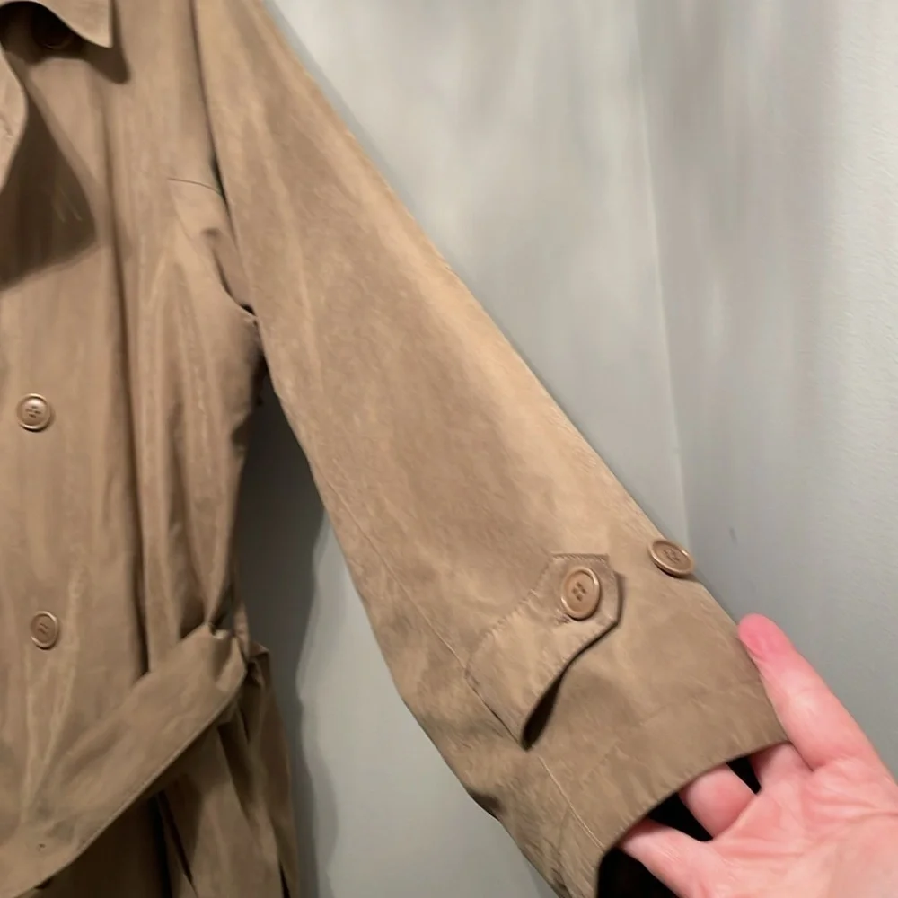 LONDON FOG RAIN COAT WITH LINER SIZE 42 long. Camel